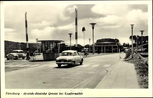 Ak Kupfermühle Harrislee in Schleswig Holstein, deutsch-dänische Grenze, Autos