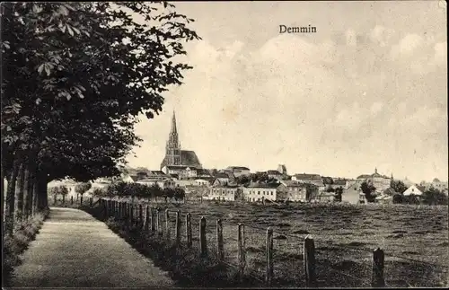 Ak Demmin in Mecklenburg, Gesamtansicht, Kirche