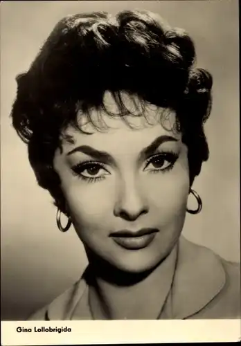 Ak Schauspielerin Gina Lollobrigida, Portrait