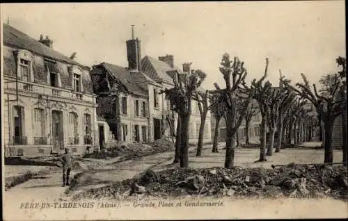 Ak Fère en Tardenois Aisne, Grande Place, Gendarmerie