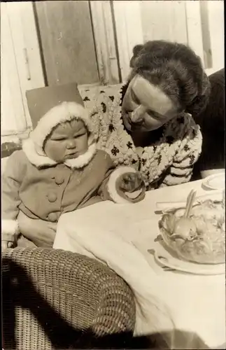 Foto Ak Juliana der Niederlande mit Tochter Irene, Grindelwald