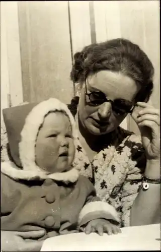 Foto Ak Juliana der Niederlande mit Tochter Irene, Grindelwald