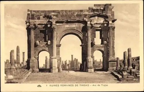 Ak Timgad Algerien, Trajansbogen, römische Ruinen