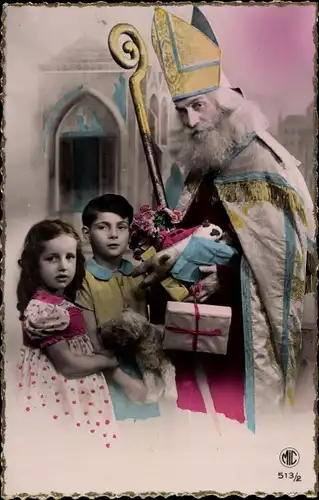 Ak Glückwunsch Weihnachten, Heiliger Nikolaus und Kinder mit Geschenken, Plüschhund
