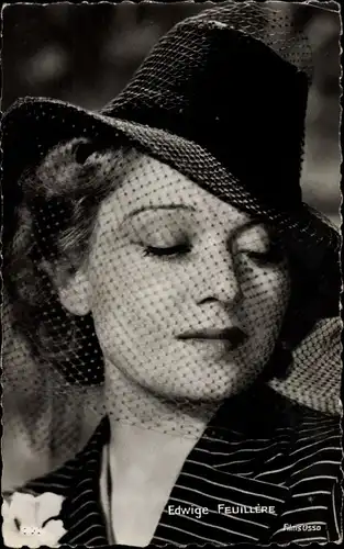 Ak Schauspielerin Edwige Feuillère, Portrait mit Hut