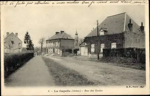 Ak La Capelle Aisne, Rue des Ecoles