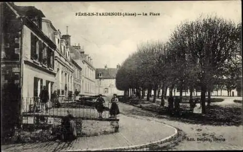 Ak Fere en Tardenois Aisne, La Place