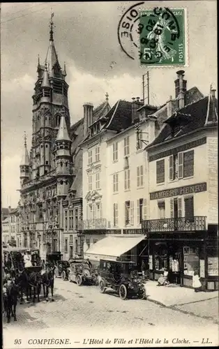 Ak Compiègne Oise, L'Hotel de Ville et l'Hotel de la Cloche