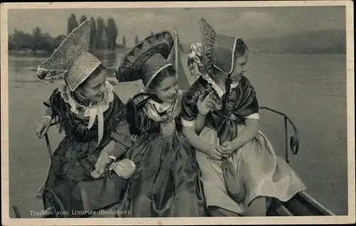 Ak Gaienhofen am Bodensee, Mädchen auf Boot in Tracht, Untersee