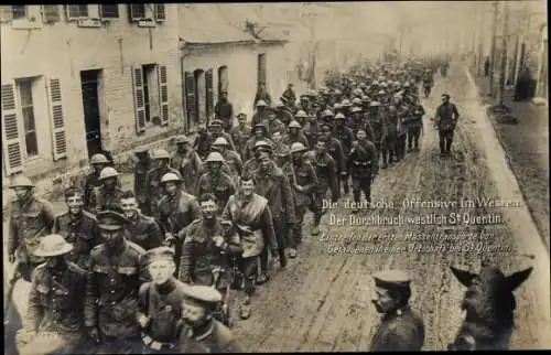 Ak Saint Quentin Umgebung Aisne, Kriegsgefangene bei einem Massentransport, I WK