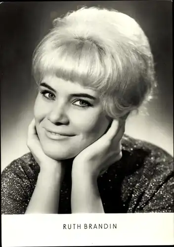 Ak Schauspielerin Ruth Brandin, Portrait