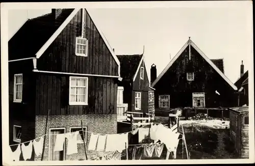 Ak Marken Nordholland Niederlande, Wohnhäuser, Wäscheleinen