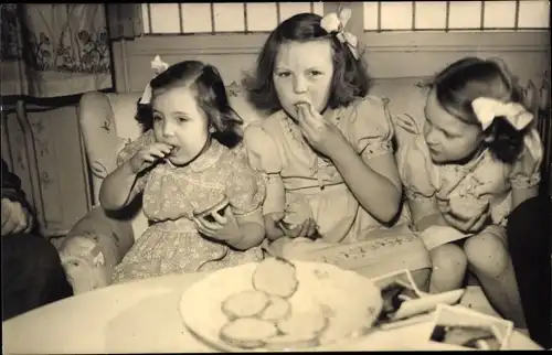 Foto Ak Prinzessinnen der Niederlande, Beatrix, Margriet, Irene, 1947