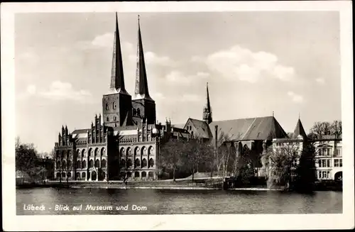 Ak Hansestadt Lübeck, Blick auf Museum, Dom