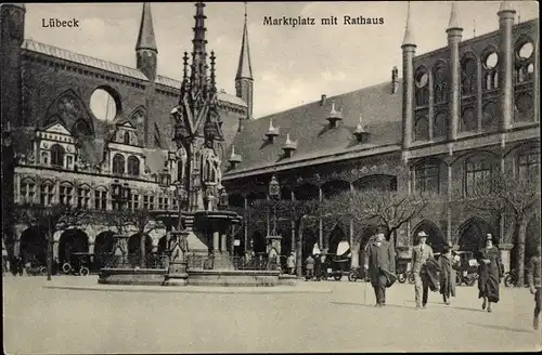 Ak Hansestadt Lübeck, Marktplatz, Rathaus, Turmspitzen, Brunnen