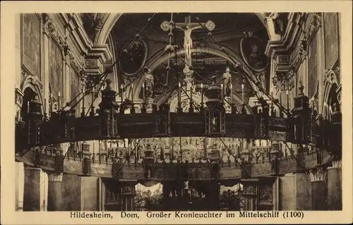 Ak Hildesheim,, Dom, Großer Kronleuchter im Mittelschiff
