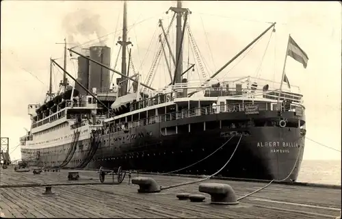 Foto Ak Dampfer Albert Ballin im Hafen, HAPAG