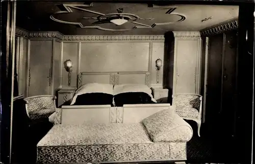 Foto Ak Dampfer Albert Ballin, Hamburg Amerika Linie, Luxuskabine, Innenansicht