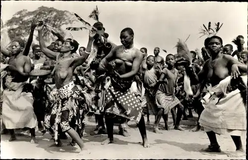 Ak Universal and International Exhibition Brüssel 1958, Belgisch-Kongo Mweka, Bakete Women