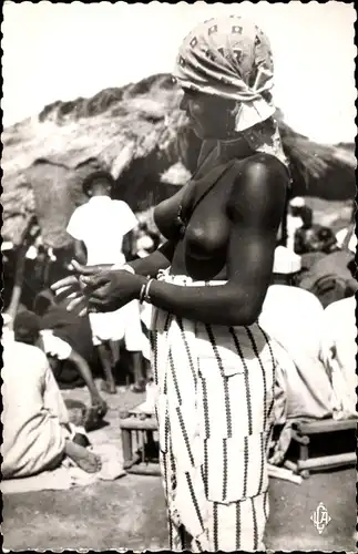 Ak Afrique Equatoriale Francaise, Jeune Femme Bakota, barbusige Frau