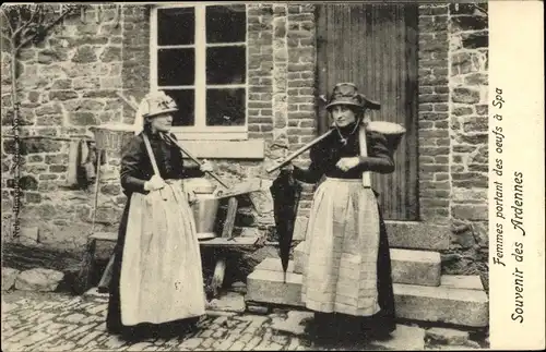 Ak Spa Wallonien Lüttich, Bäuerinnen in Tracht tragen Eier