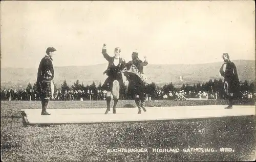 Ak Auchterarder Perth Schottland, Highland Gathering, Tanzende in Landestracht