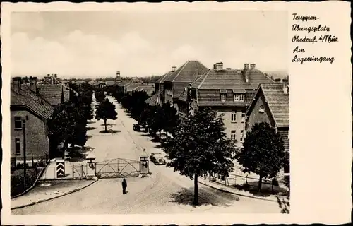 Ak Ohrdruf Thüringen, Truppenübungsplatz, Am Lagereingang, Gebäude, Tor