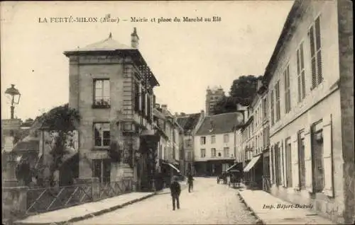 Ak La Ferté Milon Aisne, Rathaus, Place du Marche au Blé