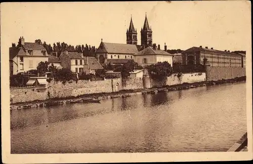 Ak Melun Seine et Marne, Blick auf die Kirche Notre-Dame und das Zentralgefängnis