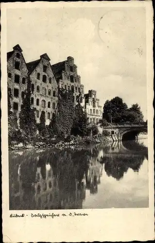 Ak Hansestadt Lübeck, Salzspeicher an der Trave