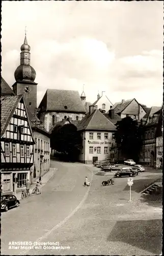 Ak Arnsberg im Sauerland Westfalen, Alter Markt mit Glockenturm
