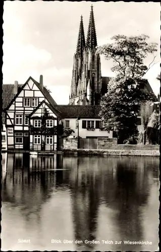 Ak Soest in Nordrhein Westfalen, Blick über den Großen Teich zur Wiesenkirche