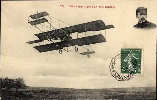 Ak Curtiss fliegt mit seinem Doppeldecker Doppeldecker in der Luft