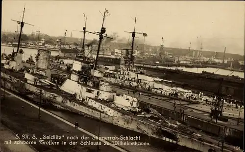 Foto Ak Deutsches Kriegsschiff SMS Seydlitz nach der Skagerrakschlacht 1916, Schleuse Wilhelmshaven