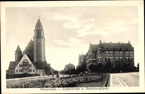 Ak Wiesbaden in Hessen, Lutherkirche und Gutenbergschule