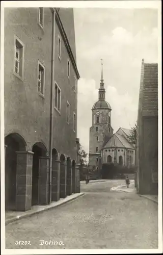 Foto Ak Dohna in Sachsen, Straßenansicht, Blick zur Kirche