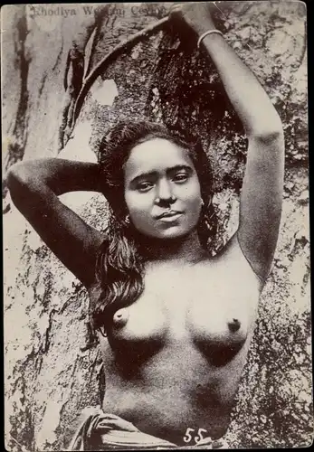 Foto Ak Ceylon Sri Lanka, Barbusige Frau, Busen