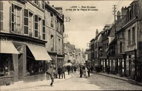 Ak Laon-Aisne, Rue Saint-Jean, aufgenommen vom Place Saint-Julien