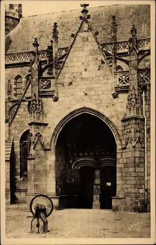 Ak Guérande Loire Atlantique, Vorhalle der Stiftskirche St-Aubin