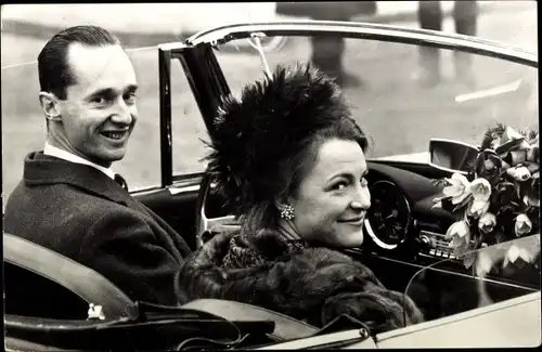 Ak Prinzessin Irene und Prinz Carlos, Auto, Blumen, Amsterdam 1964