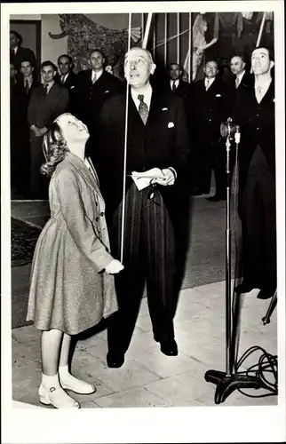 Ak Prinzessin Beatrix der Niederlande, Ausstellung in Utrecht 1949, Wappenenthüllung