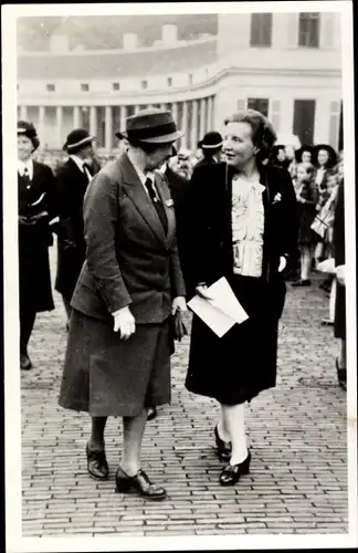 Ak Königin Juliana der Niederlande und Lady Baden Powell, 1946