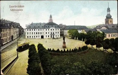 Ak Saarbrücken im Saarland, Schlossplatz, Kirchtürme, Denkmal
