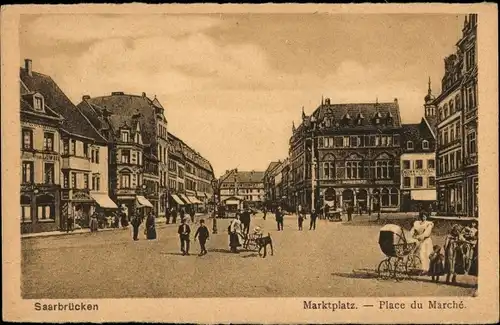 Ak Saarbrücken im Saarland, Marktplatz, Passanten, Kinderwagen