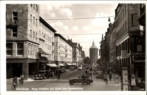 Ak Mannheim in Baden, Neue Planken, Wasserturm, Passanten, Autos