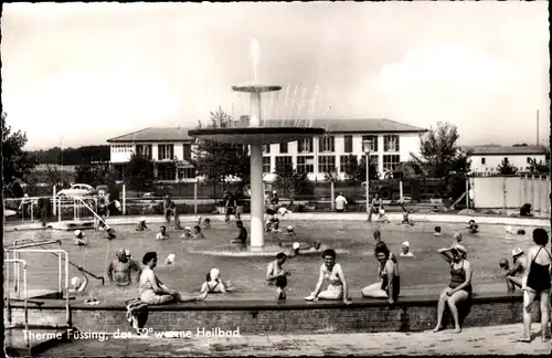 Ak Bad Füssing in Niederbayern, Therme, Außenbereich, Badegäste, Wasserspiel