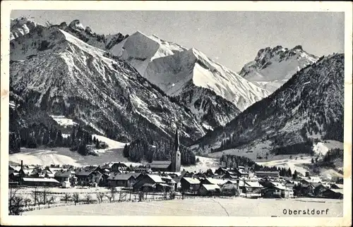 Ak Oberstdorf im Oberallgäu, Ortsansicht, Gebirge, Winteransicht