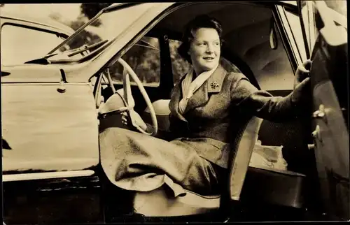 Ak Prinzessin Irene der Niederlande, Prinses Irene in haar nieuwe Auto, Rotterdam 1957