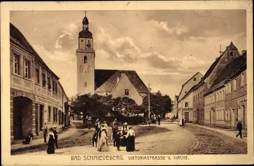 Ak Bad Schmiedeberg in der Dübener Heide, Victoriastraße und Kirche