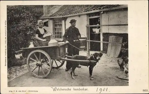 Ak Walcheren Zeeland, Hundekarren, Frauen in Tracht